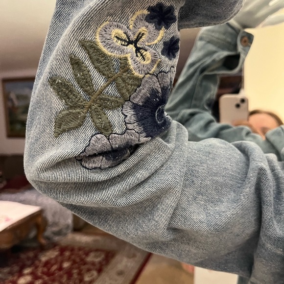 Forever 21 jean jacket - Picture 5 of 6